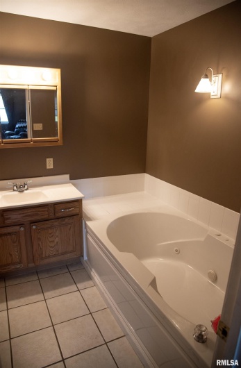 1602 Carmie Lane, Marion, Illinois 62959, 4 Bedrooms Bedrooms, 0 ,2 BathroomsBathrooms,Residential,For Sale,Carmie,0,RMAEB459155