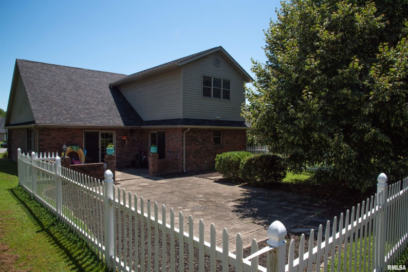 1602 Carmie Lane, Marion, Illinois 62959, 4 Bedrooms Bedrooms, 0 ,2 BathroomsBathrooms,Residential,For Sale,Carmie,0,RMAEB459155