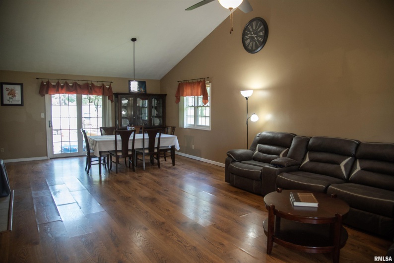 1602 Carmie Lane, Marion, Illinois 62959, 4 Bedrooms Bedrooms, 0 ,2 BathroomsBathrooms,Residential,For Sale,Carmie,0,RMAEB459155