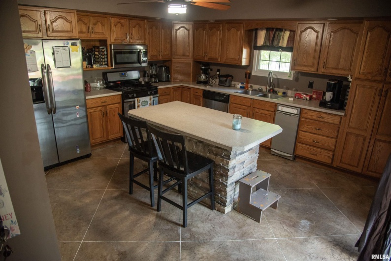 1602 Carmie Lane, Marion, Illinois 62959, 4 Bedrooms Bedrooms, 0 ,2 BathroomsBathrooms,Residential,For Sale,Carmie,0,RMAEB459155