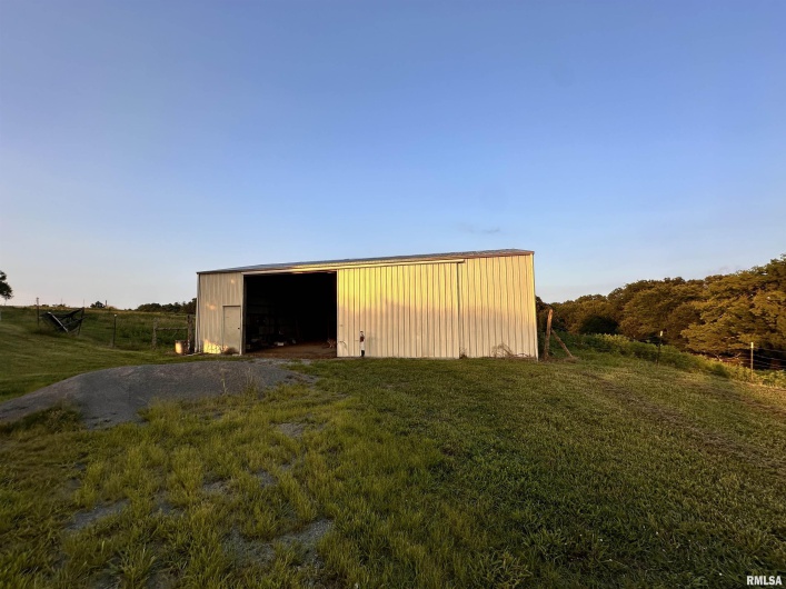 470 WASHINGTON Lane, New Burnside, Illinois 62967, 3 Bedrooms Bedrooms, 0 ,2 BathroomsBathrooms,Residential,For Sale,WASHINGTON,0,RMAEB459156