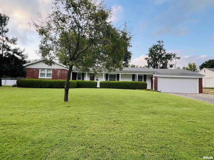 1116 LATHAM Street, Eldorado, Illinois 62930, 3 Bedrooms Bedrooms, 0 ,2 BathroomsBathrooms,Residential,For Sale,LATHAM,0,RMAEB459162