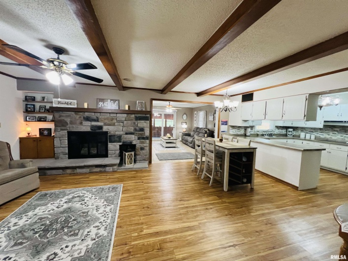 1116 LATHAM Street, Eldorado, Illinois 62930, 3 Bedrooms Bedrooms, 0 ,2 BathroomsBathrooms,Residential,For Sale,LATHAM,0,RMAEB459162