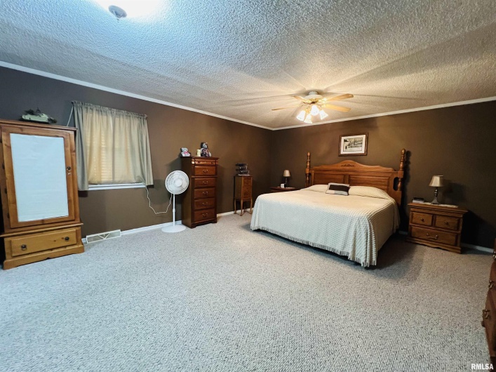 1116 LATHAM Street, Eldorado, Illinois 62930, 3 Bedrooms Bedrooms, 0 ,2 BathroomsBathrooms,Residential,For Sale,LATHAM,0,RMAEB459162