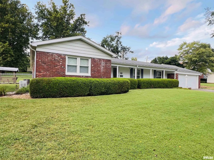 1116 LATHAM Street, Eldorado, Illinois 62930, 3 Bedrooms Bedrooms, 0 ,2 BathroomsBathrooms,Residential,For Sale,LATHAM,0,RMAEB459162