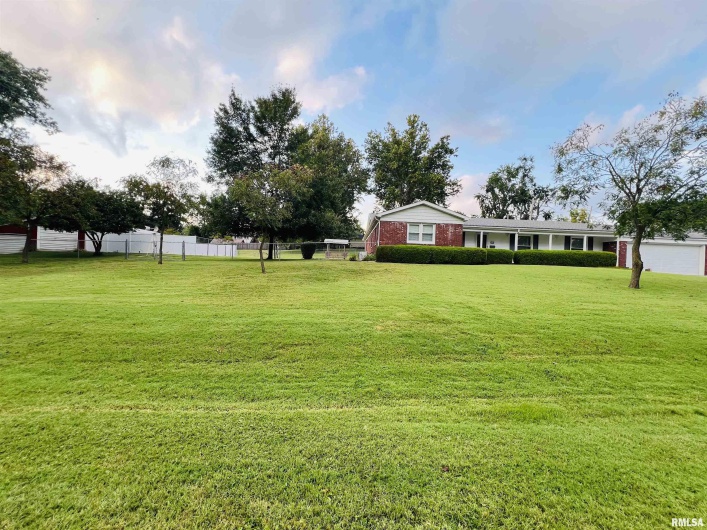 1116 LATHAM Street, Eldorado, Illinois 62930, 3 Bedrooms Bedrooms, 0 ,2 BathroomsBathrooms,Residential,For Sale,LATHAM,0,RMAEB459162