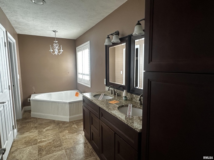 6252 Arbuckle Lane, Marion, Illinois 62959, 4 Bedrooms Bedrooms, 0 ,2 BathroomsBathrooms,Residential,For Sale,Arbuckle,0,RMAEB459173