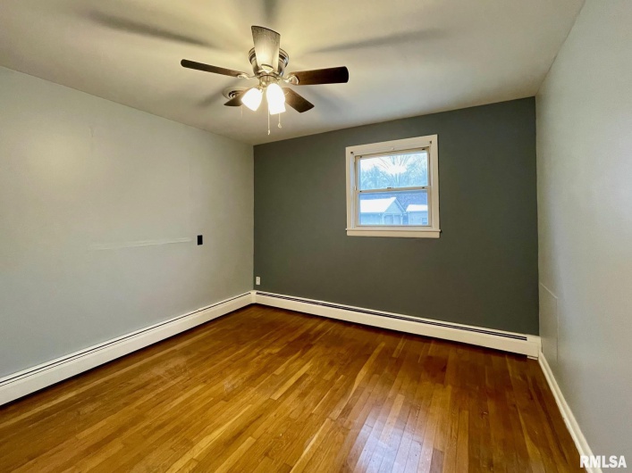 602 BARR Street, Carterville, Illinois 62918, 3 Bedrooms Bedrooms, 0 ,1 BathroomBathrooms,Residential,For Sale,BARR,0,RMAEB459174