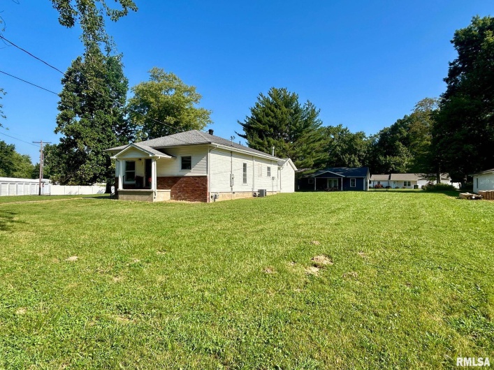 602 BARR Street, Carterville, Illinois 62918, 3 Bedrooms Bedrooms, 0 ,1 BathroomBathrooms,Residential,For Sale,BARR,0,RMAEB459174
