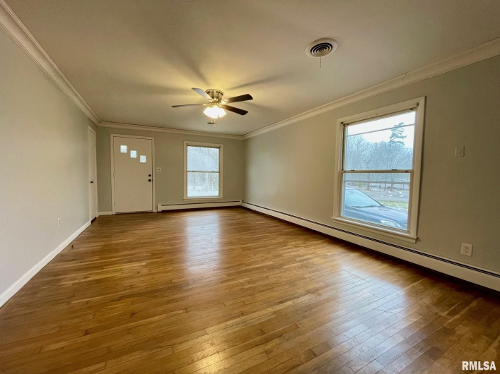 602 BARR Street, Carterville, Illinois 62918, 3 Bedrooms Bedrooms, 0 ,1 BathroomBathrooms,Residential,For Sale,BARR,0,RMAEB459174
