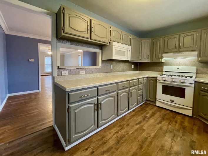 602 BARR Street, Carterville, Illinois 62918, 3 Bedrooms Bedrooms, 0 ,1 BathroomBathrooms,Residential,For Sale,BARR,0,RMAEB459174