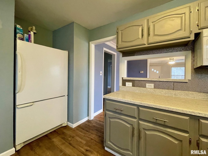 602 BARR Street, Carterville, Illinois 62918, 3 Bedrooms Bedrooms, 0 ,1 BathroomBathrooms,Residential,For Sale,BARR,0,RMAEB459174