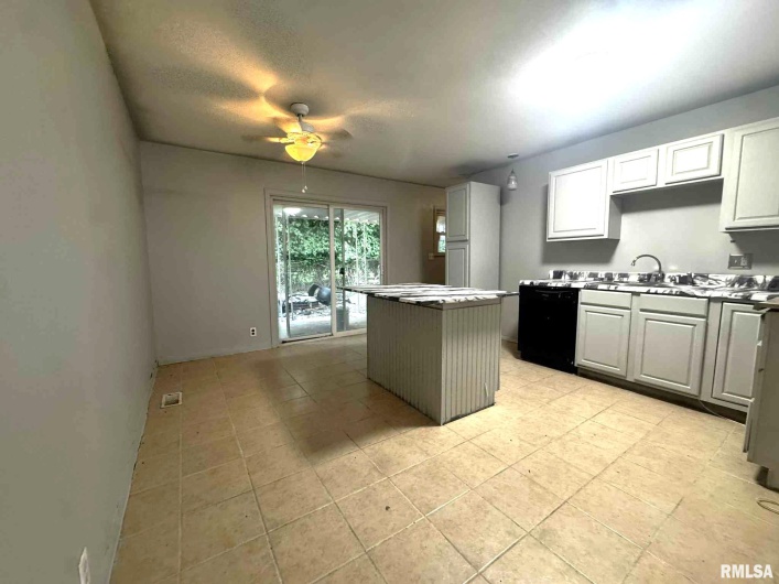207 Friedline Drive, Carbondale, Illinois 62901, 3 Bedrooms Bedrooms, 0 ,1 BathroomBathrooms,Residential,For Sale,Friedline,0,RMAQC4266162