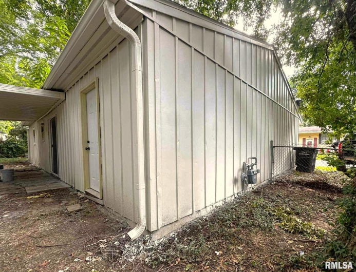 207 Friedline Drive, Carbondale, Illinois 62901, 3 Bedrooms Bedrooms, 0 ,1 BathroomBathrooms,Residential,For Sale,Friedline,0,RMAQC4266162