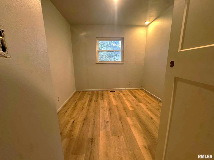 207 Friedline Drive, Carbondale, Illinois 62901, 3 Bedrooms Bedrooms, 0 ,1 BathroomBathrooms,Residential,For Sale,Friedline,0,RMAQC4266162
