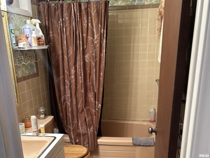 620 INDIAN HILL Drive, Herrin, Illinois 62948, 3 Bedrooms Bedrooms, 0 ,2 BathroomsBathrooms,Residential,For Sale,INDIAN HILL,0,RMAEB459176
