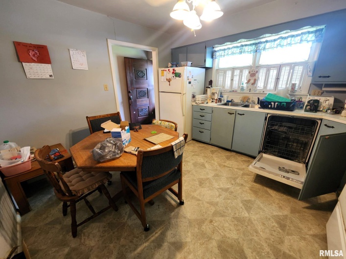 620 INDIAN HILL Drive, Herrin, Illinois 62948, 3 Bedrooms Bedrooms, 0 ,2 BathroomsBathrooms,Residential,For Sale,INDIAN HILL,0,RMAEB459176