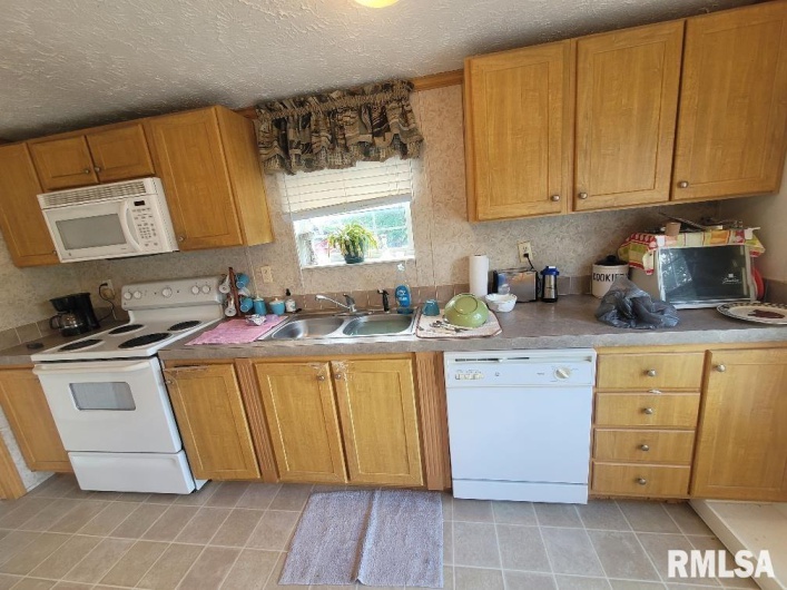 315 3RD Avenue, Grand Tower, Illinois 62942, 3 Bedrooms Bedrooms, 0 ,2 BathroomsBathrooms,Residential,For Sale,3RD,0,RMAEB459177
