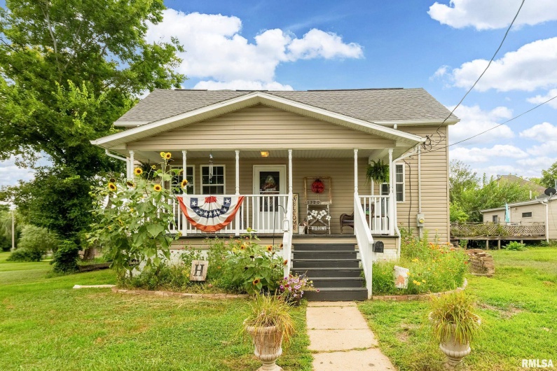 1320 HOBSON Street, Harrisburg, Illinois 62946, 3 Bedrooms Bedrooms, 0 ,1 BathroomBathrooms,Residential,For Sale,HOBSON,0,RMAQC4266188