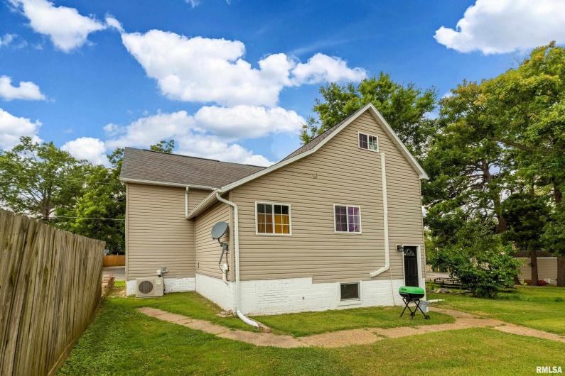 1320 HOBSON Street, Harrisburg, Illinois 62946, 3 Bedrooms Bedrooms, 0 ,1 BathroomBathrooms,Residential,For Sale,HOBSON,0,RMAQC4266188