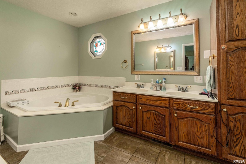 401 Bogie Drive, Herrin, Illinois 62948, 3 Bedrooms Bedrooms, 0 ,2 BathroomsBathrooms,Residential,For Sale,Bogie,0,RMAQC4266192