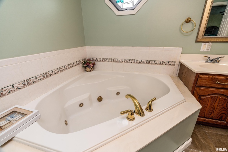 401 Bogie Drive, Herrin, Illinois 62948, 3 Bedrooms Bedrooms, 0 ,2 BathroomsBathrooms,Residential,For Sale,Bogie,0,RMAQC4266192
