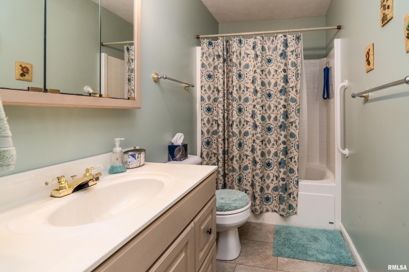 401 Bogie Drive, Herrin, Illinois 62948, 3 Bedrooms Bedrooms, 0 ,2 BathroomsBathrooms,Residential,For Sale,Bogie,0,RMAQC4266192