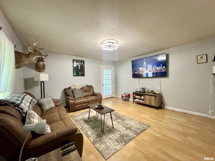 1004 Chesnut Street, Marion, Illinois 62959, 2 Bedrooms Bedrooms, 0 ,1 BathroomBathrooms,Residential,For Sale,Chesnut,0,RMAEB459182