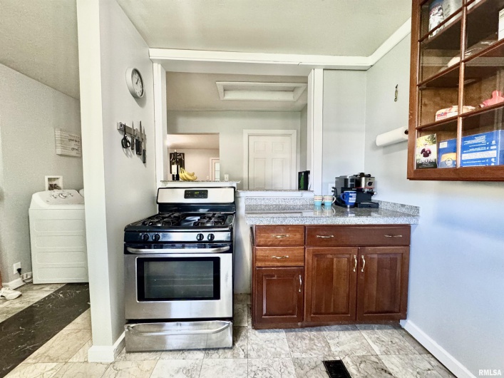1004 Chesnut Street, Marion, Illinois 62959, 2 Bedrooms Bedrooms, 0 ,1 BathroomBathrooms,Residential,For Sale,Chesnut,0,RMAEB459182
