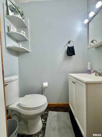 1004 Chesnut Street, Marion, Illinois 62959, 2 Bedrooms Bedrooms, 0 ,1 BathroomBathrooms,Residential,For Sale,Chesnut,0,RMAEB459182
