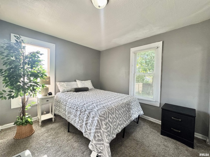 1004 Chesnut Street, Marion, Illinois 62959, 2 Bedrooms Bedrooms, 0 ,1 BathroomBathrooms,Residential,For Sale,Chesnut,0,RMAEB459182