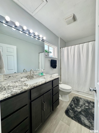 1004 Chesnut Street, Marion, Illinois 62959, 2 Bedrooms Bedrooms, 0 ,1 BathroomBathrooms,Residential,For Sale,Chesnut,0,RMAEB459182