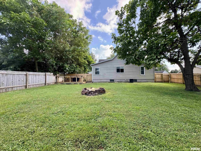 1004 Chesnut Street, Marion, Illinois 62959, 2 Bedrooms Bedrooms, 0 ,1 BathroomBathrooms,Residential,For Sale,Chesnut,0,RMAEB459182