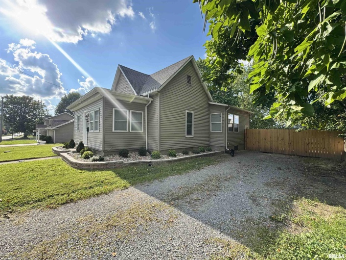 1004 Chesnut Street, Marion, Illinois 62959, 2 Bedrooms Bedrooms, 0 ,1 BathroomBathrooms,Residential,For Sale,Chesnut,0,RMAEB459182