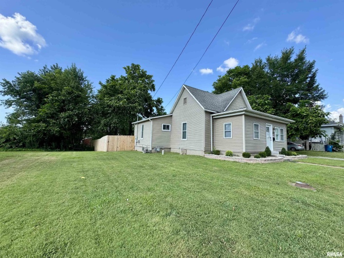 1004 Chesnut Street, Marion, Illinois 62959, 2 Bedrooms Bedrooms, 0 ,1 BathroomBathrooms,Residential,For Sale,Chesnut,0,RMAEB459182
