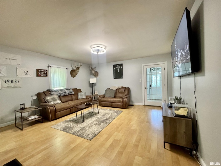 1004 Chesnut Street, Marion, Illinois 62959, 2 Bedrooms Bedrooms, 0 ,1 BathroomBathrooms,Residential,For Sale,Chesnut,0,RMAEB459182
