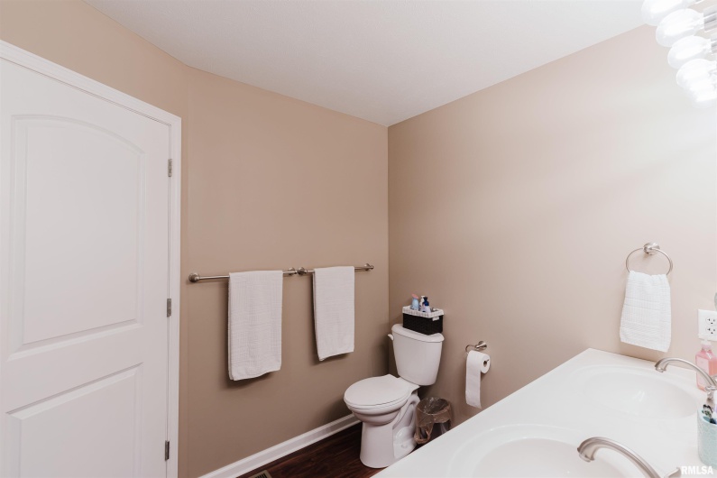 10625 Route 166, Marion, Illinois 62959, 4 Bedrooms Bedrooms, 0 ,2 BathroomsBathrooms,Residential,For Sale,Route 166,0,RMAEB459183
