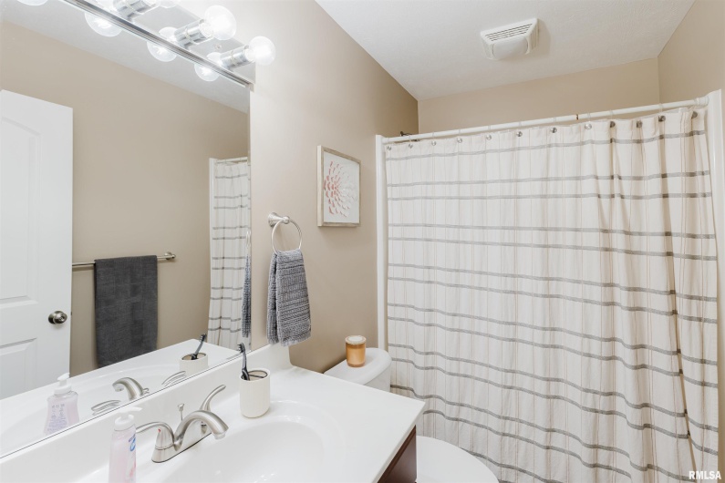 10625 Route 166, Marion, Illinois 62959, 4 Bedrooms Bedrooms, 0 ,2 BathroomsBathrooms,Residential,For Sale,Route 166,0,RMAEB459183