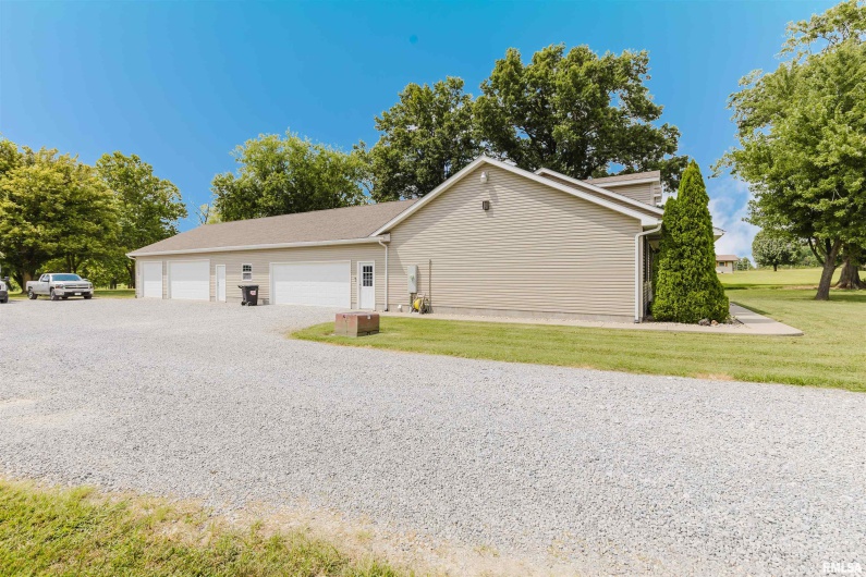 10625 Route 166, Marion, Illinois 62959, 4 Bedrooms Bedrooms, 0 ,2 BathroomsBathrooms,Residential,For Sale,Route 166,0,RMAEB459183