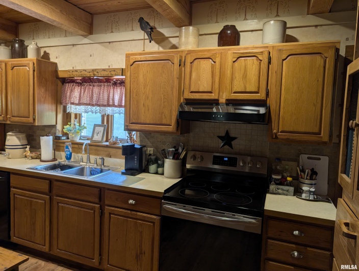 1400 Womble Road, Harrisburg, Illinois 62946, 3 Bedrooms Bedrooms, 0 ,2 BathroomsBathrooms,Residential,For Sale,Womble,0,RMAQC4266197