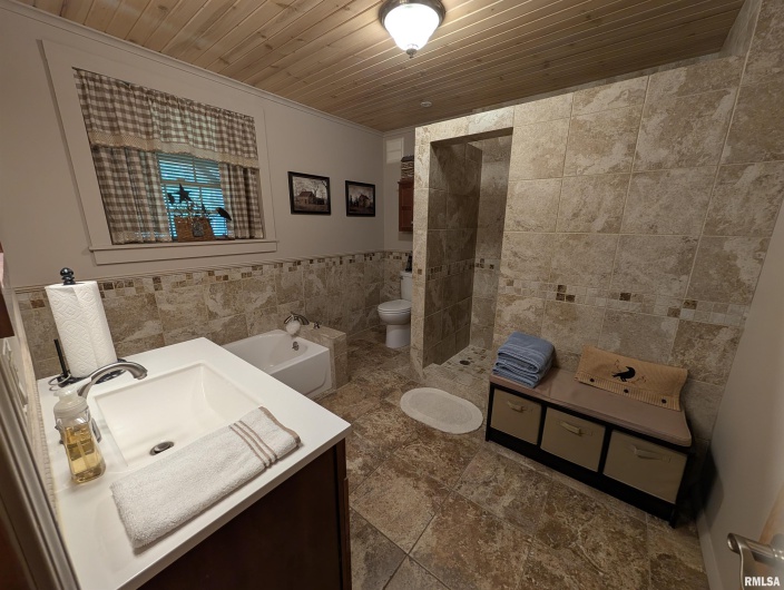 1400 Womble Road, Harrisburg, Illinois 62946, 3 Bedrooms Bedrooms, 0 ,2 BathroomsBathrooms,Residential,For Sale,Womble,0,RMAQC4266197