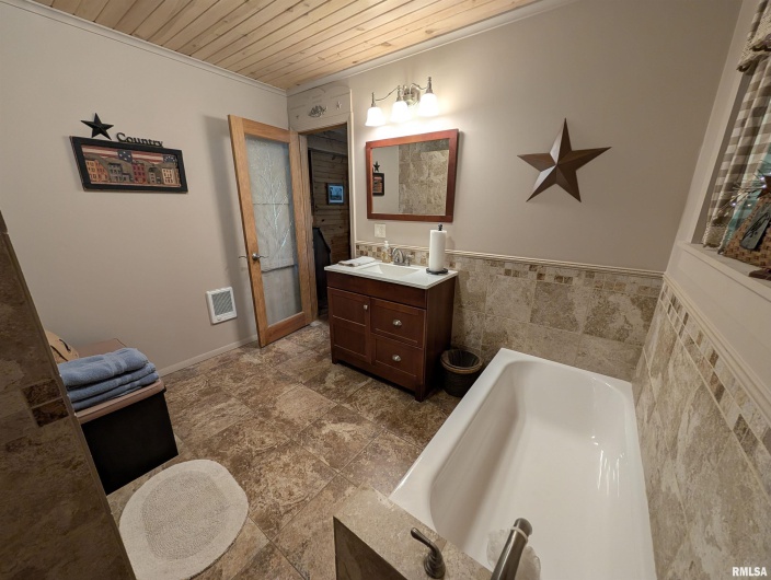1400 Womble Road, Harrisburg, Illinois 62946, 3 Bedrooms Bedrooms, 0 ,2 BathroomsBathrooms,Residential,For Sale,Womble,0,RMAQC4266197