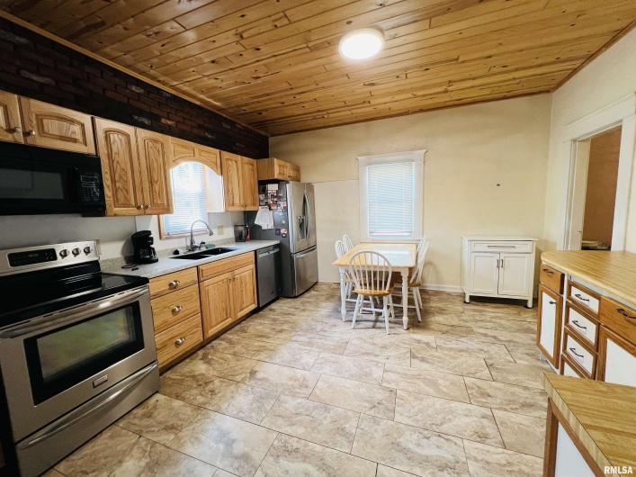 2301 MAIN Street, Eldorado, Illinois 62930, 2 Bedrooms Bedrooms, 0 ,1 BathroomBathrooms,Residential,For Sale,MAIN,0,RMAEB459195