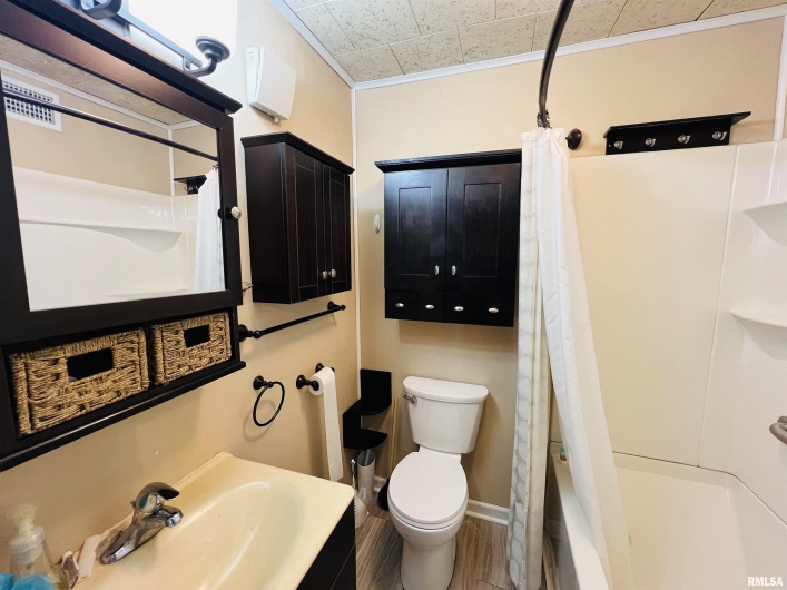 2301 MAIN Street, Eldorado, Illinois 62930, 2 Bedrooms Bedrooms, 0 ,1 BathroomBathrooms,Residential,For Sale,MAIN,0,RMAEB459195