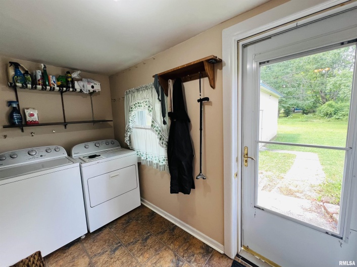2301 MAIN Street, Eldorado, Illinois 62930, 2 Bedrooms Bedrooms, 0 ,1 BathroomBathrooms,Residential,For Sale,MAIN,0,RMAEB459195