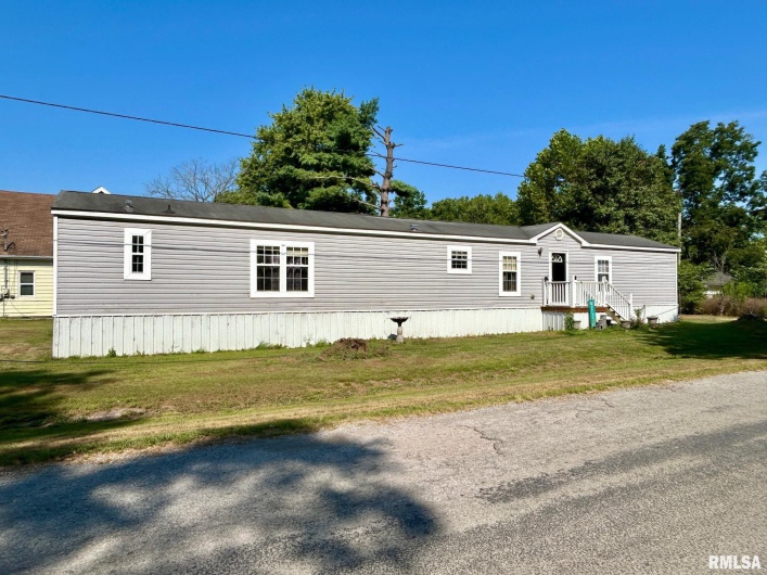 501 GRANT Avenue, Dowell, Illinois 62927, 3 Bedrooms Bedrooms, 0 ,2 BathroomsBathrooms,Residential,For Sale,GRANT,0,RMAEB459197