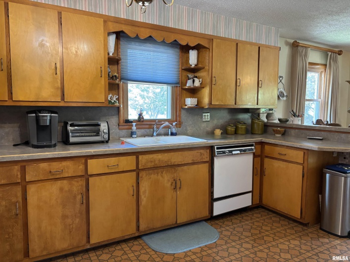 1355 Old Hwy 51 Highway, Anna, Illinois 62906, 3 Bedrooms Bedrooms, 0 ,1 BathroomBathrooms,Residential,For Sale,Old Hwy 51,0,RMAEB459200