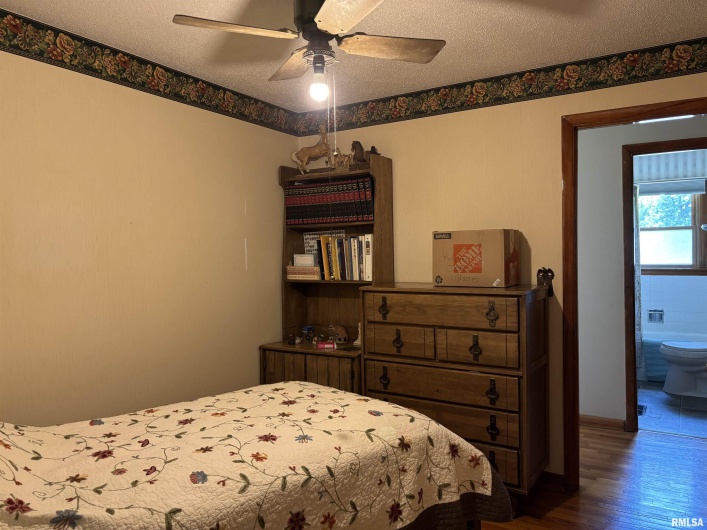 1355 Old Hwy 51 Highway, Anna, Illinois 62906, 3 Bedrooms Bedrooms, 0 ,1 BathroomBathrooms,Residential,For Sale,Old Hwy 51,0,RMAEB459200