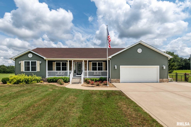 13206 Reed Cemetery Road, Marion, Illinois 62959, 4 Bedrooms Bedrooms, 0 ,2 BathroomsBathrooms,Residential,For Sale,Reed Cemetery,0,RMAQC4266035