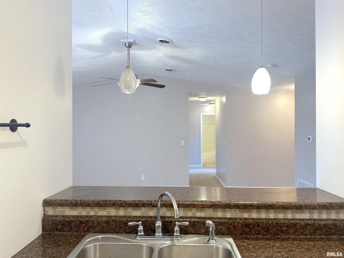 2020 Creekwood Drive, Carbondale, Illinois 62901, 3 Bedrooms Bedrooms, 0 ,2 BathroomsBathrooms,Residential,For Sale,Creekwood,0,RMAEB459203